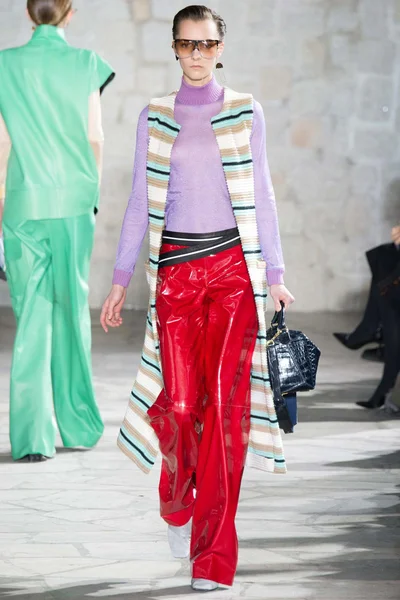 Look 17